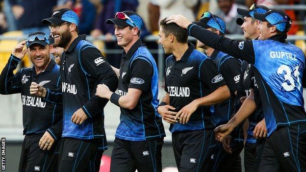 Daniel Vettori of New Zealand is congratulated by teammates after taking a catch to dismiss Marlon Samuels