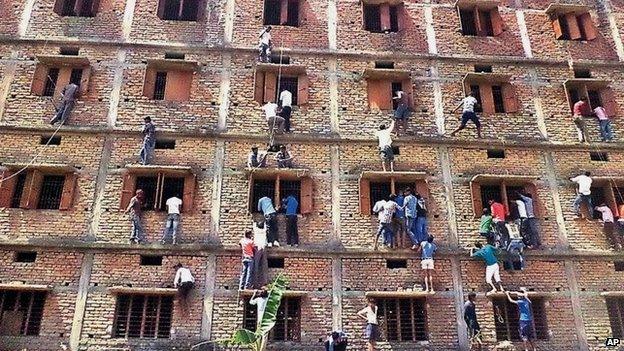 Exam cheating in Bihar, India, 18 March 2015