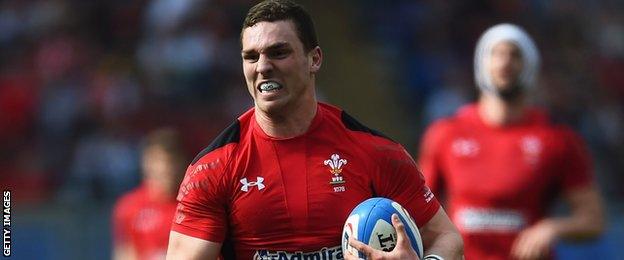 George North scores one of three tries against Italy