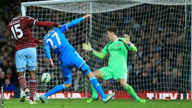 Diafra Sakho scores for West Ham