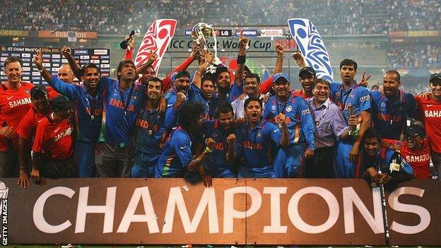 India celebrate with Cricket World Cup trophy in 2011