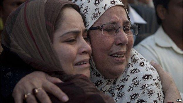 Pakistani women react to the arrest of their family members following the raid by paramilitary rangers on the offices of the Muttahida Qaumi Movement (MQM) political party in Karachi on March 11, 2015.