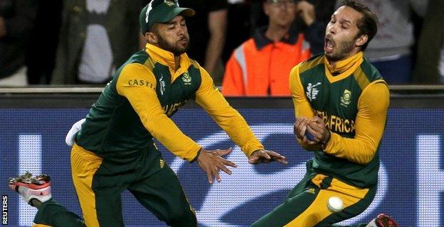 South Africa's Farhaan Behardien (R) and JP Duminy