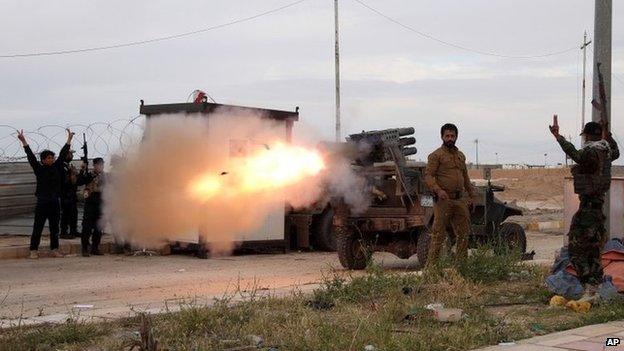 Shia militia fire rockets at Islamic State positions in Tikrit (24 March 2015)