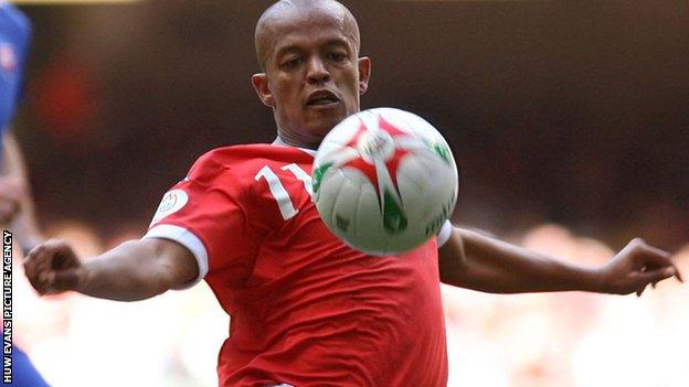 Robert Earnshaw, Wales