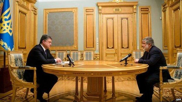 President Petro Poroshenko talking with the Governor of Dnipropetrovsk region Igor Kolomoisky