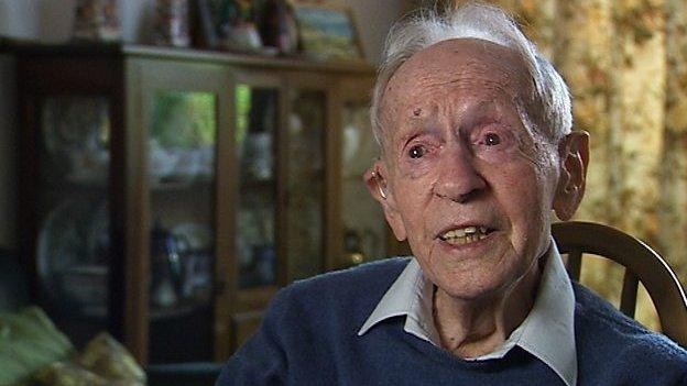 Parch Ddoctor Vernon Davies