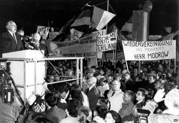 Helmut Kohl in Dresden December 1989