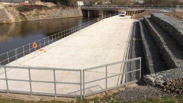 New platform at Dunball Sluice