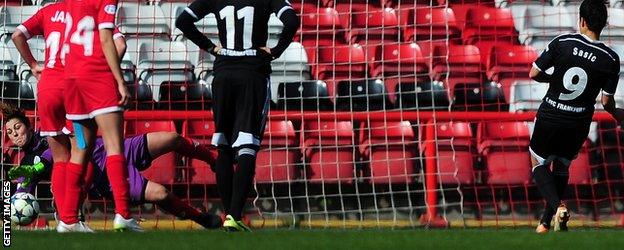Mary Earps saves penalty for Bristol