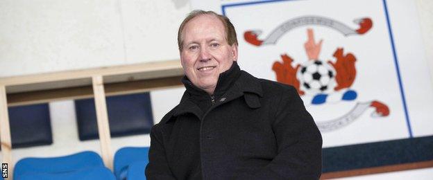 New Kilmarnock chairman Jim Mann says Gary Locke has the backing of the players