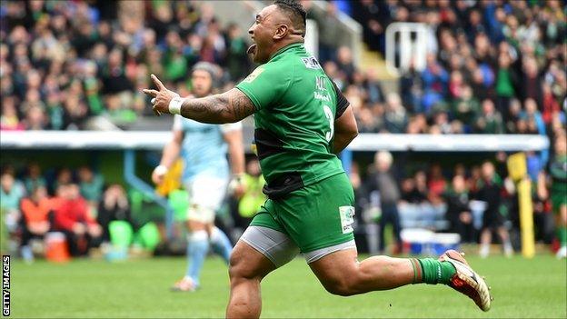 Halani Aulika of London Irish runs to score a try