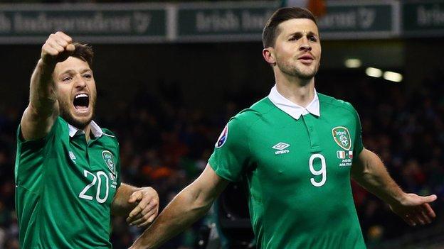 Shane Long celebrate his Republic of Ireland equaliser with West Hoolahan