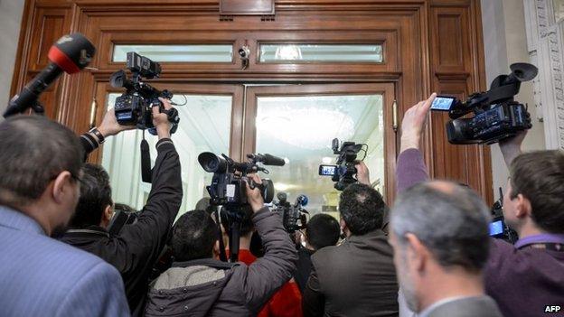 TV journalists at the Beau-Rivage Palace hotel in Lausanne, Switzerland (29 March 2015)