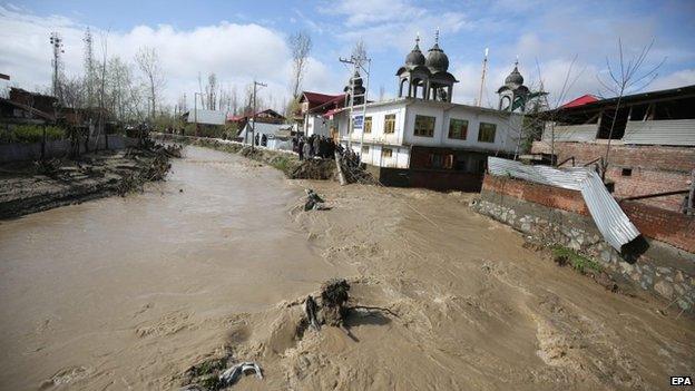 Flood water flows through a residential area in Srinagar, the summer capital of Indian Kashmir, 30 March 2015