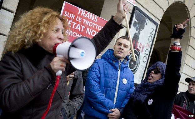 Sex workers' union Stras protests against French law (30 March)