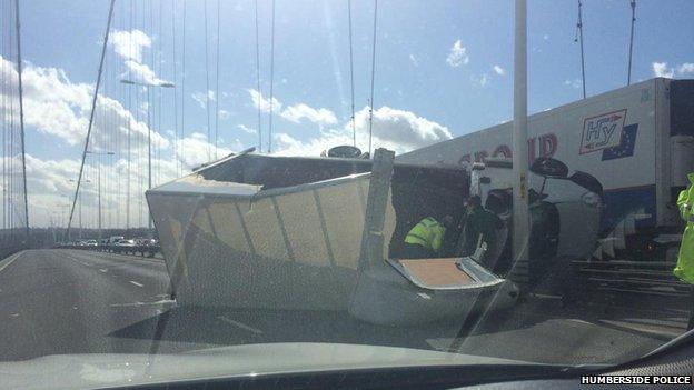 Lorry overturned on the Humber Bridge