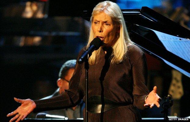 Recording artist Joni Mitchell performs during the Thelonious Monk Jazz Tribute Concert For Herbie Hancock at the Kodak Theatre 28 October 2007