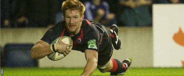 Roddy Grant scores for Edinburgh against Racing Metro