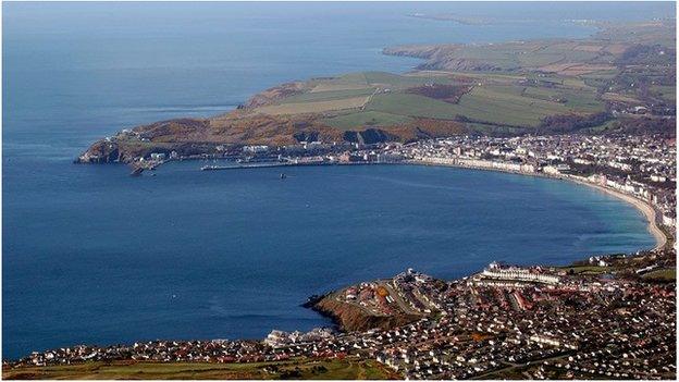 Douglas promenade by Dave Kneale