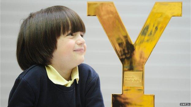 Pupil Othmane Lamouri gets a first glimpse at the Tour de Yorkshire trophy