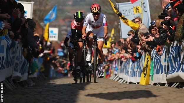 Lizzie Armitstead of Great Britain and the Boels Dolmans Cycling Team