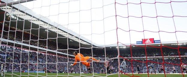 Jermain Defoe scores for Sunderland