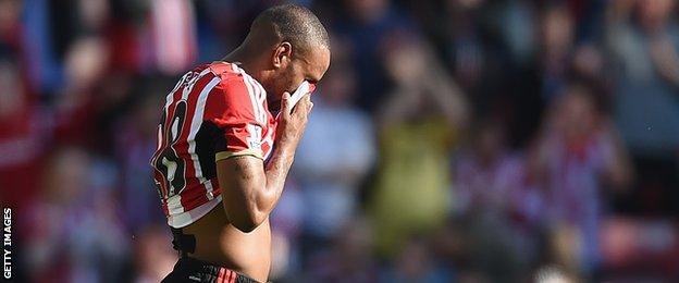 Jermain Defoe celebrates scoring Sunderland's winner against Newcastle