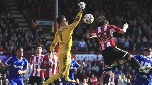 Jota heads Brentford's equaliser past Nottingham Forest's Karl Darlow