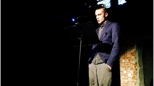 Man reading on stage at Moscow's Teatr.doc