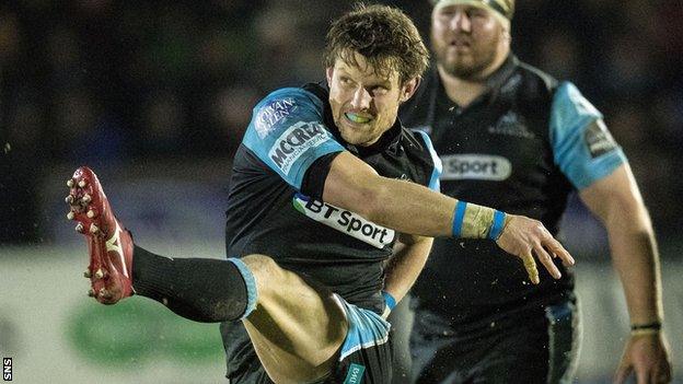 Peter Horne kicking for goal for Glasgow Warriors