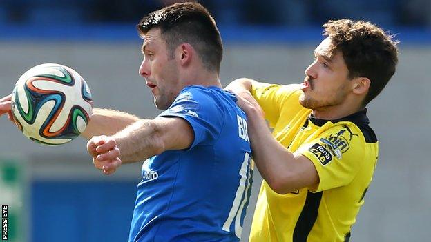 Eoin Bradley of Glenavon in action against Cliftonville's Tomas Cosgrove