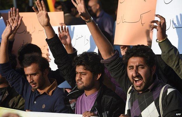 Pakistani students protest against the Islamic State (IS) group at a rally in Islamabad on 20 November 2014.