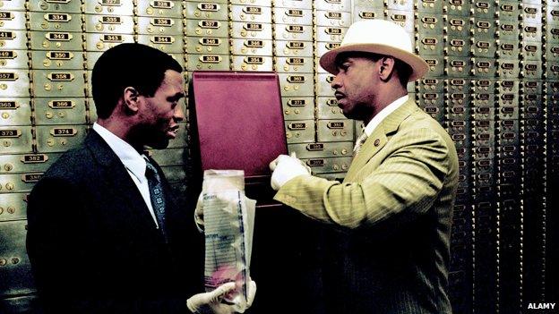 Chiwetel Ejiofor and Denzel Washington in The Inside Man