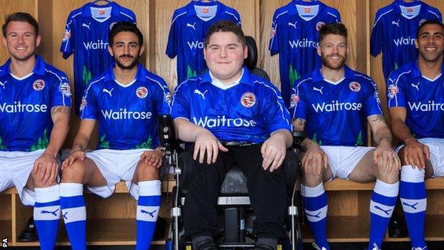 Reading's Simon Cox, Jem Karacan, Jamie Mackie and Anton Ferdinand with Ryan Duval wearing the one-off kit that he designed