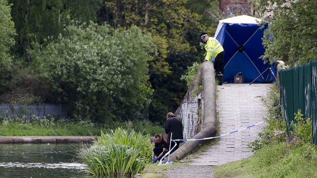 Officers search canal near Icknield Port Road