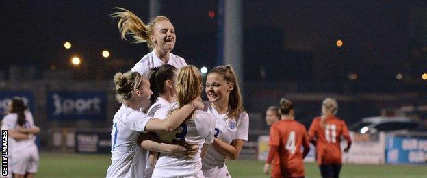 England women U19s celebrate Leah Williamson's successful penalty