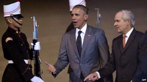 US President Barack Obama arrives in Panama City on April 9, 2015 for a summit of leaders from the Americas