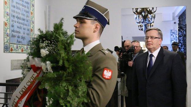 Wreath-laying in Warsaw, 10 Apr 15