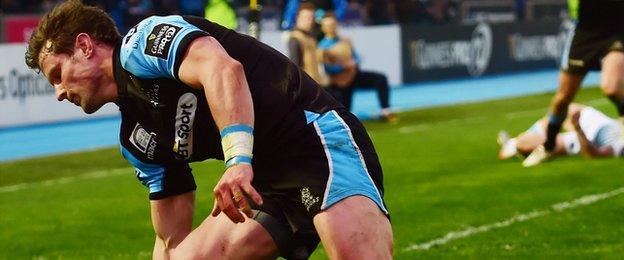 Peter Horne scores a try for Glasgow Warriors against Cardiff Blues