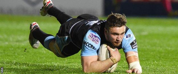 Adam Ashe scores a try for Glasgow Warriors against Cardiff Blues