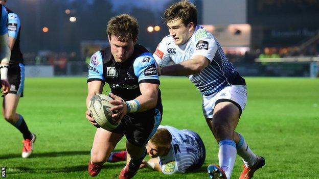 Peter Horne scores a try for Glasgow Warriors against Cardiff Blues