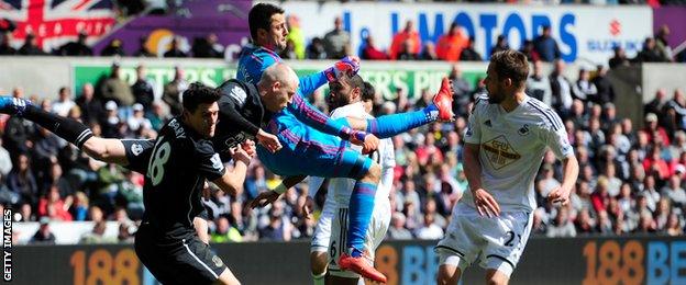 Swansea keeper Lukasz Fabianski