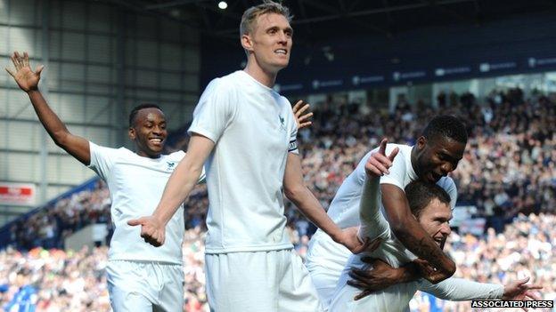 Albion's Craig Gardner, second right, celebrating alongside Darren Fletcher, left, and Brown Ideye, right, after scoring against Leicester