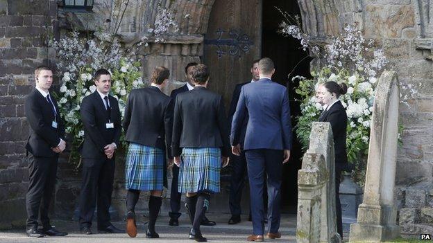 Andy and Jamie Murray go into the cathedral