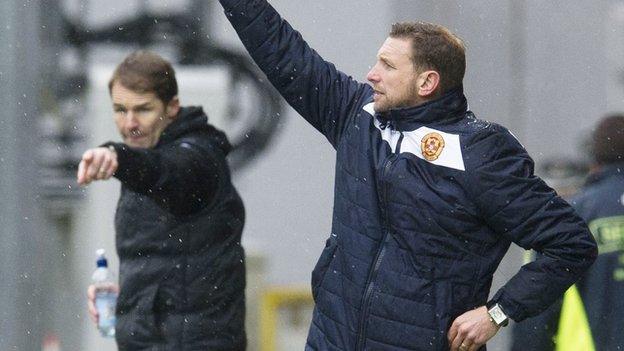 Partick Thistle boss Alan Archibald (left) and Motherwell counterpart Ian Baraclough