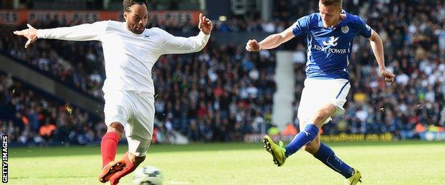 Jamie Vardy beats Joleon Lescott to score the winner