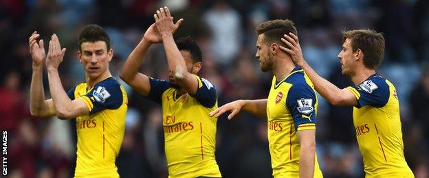 Arsenal players celebrate winning at Burnley