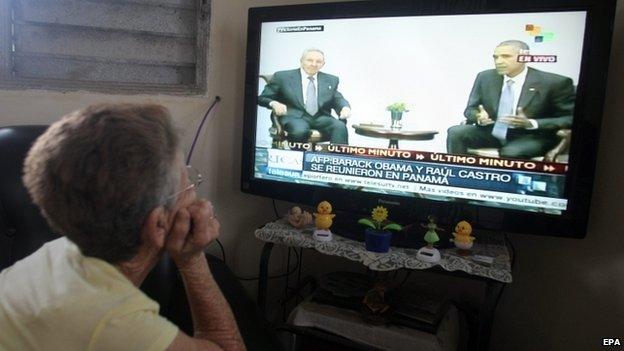 Cuba woman watching Castro-Obama meeting on TV, Havana, 11 April 2015