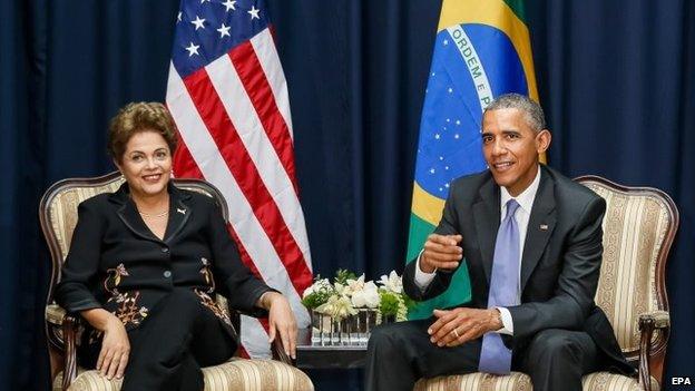 Handout picture provided by Brazilian Presidency showing Brazilian President, Dilma Rousseff (L), meeting with US President, Barack Obama (R), during a meeting in Panama, on 11 April 2015